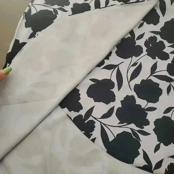 ANN TAYLOR FLORAL SKIRT - Picture 3 of 4